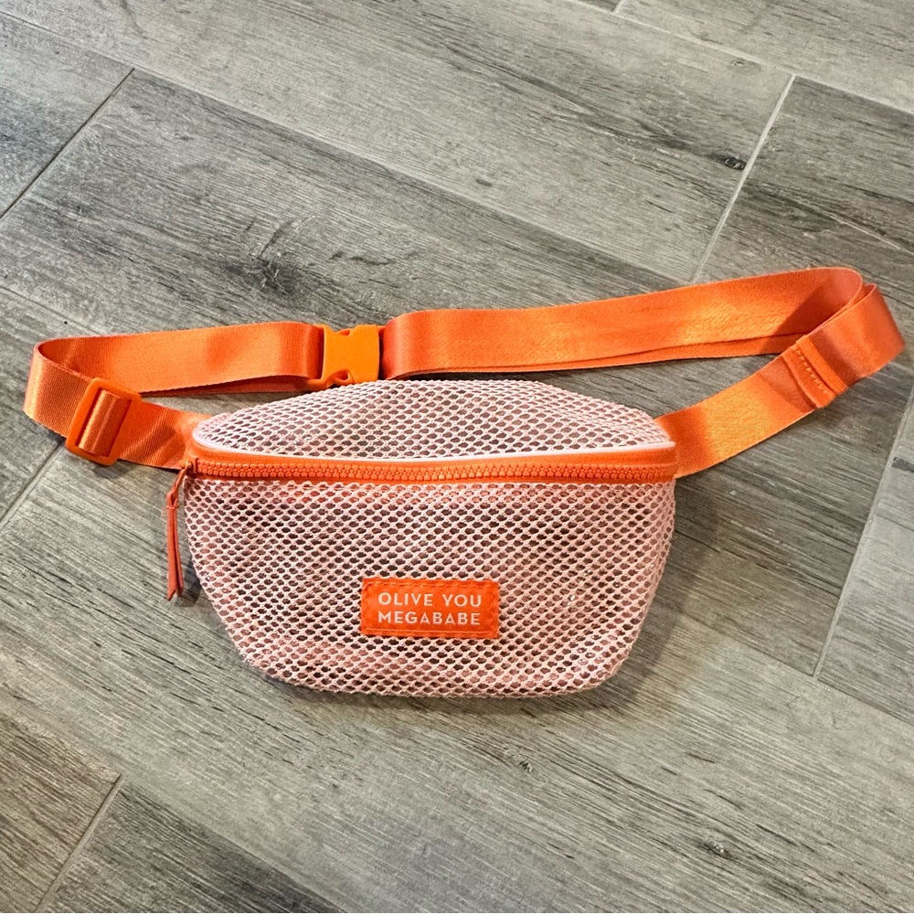 Limited-Edition "Olive You
Megababe" fanny pack/belt bag
Olive & June Collab